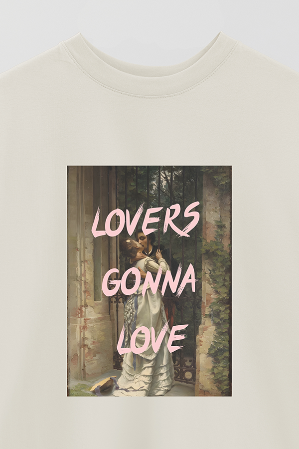 REMERA OVER ESTAMPADA ART COLLECTION 44 LOVERS GONNA LOVE