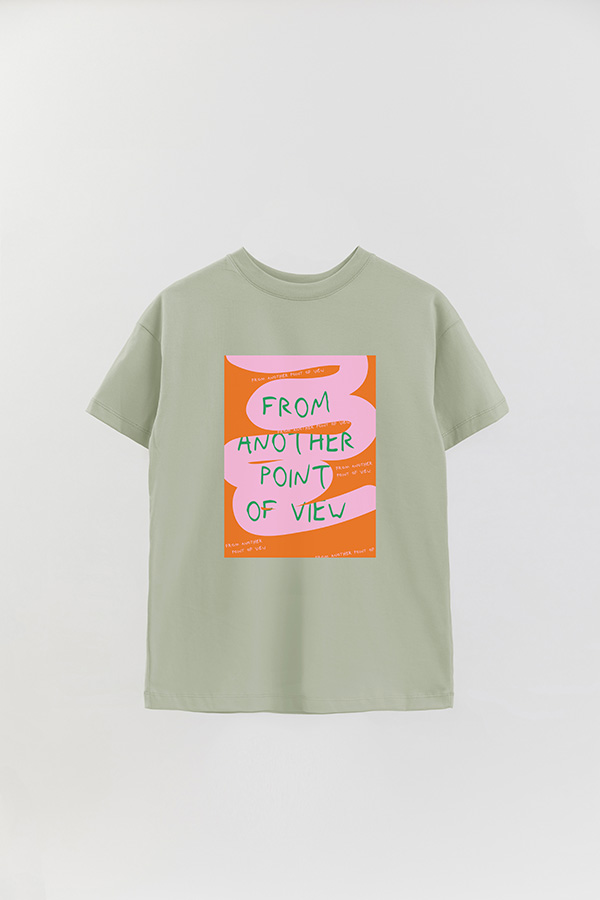 REMERA OVER ESTAMPADA ART FROM ANOTHER POINT OF VIEW
