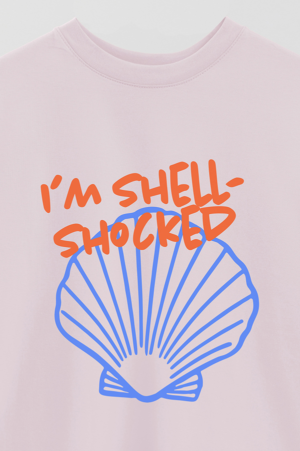 REMERA OVER ESTAMPADA I'M SHELL SHOCKED