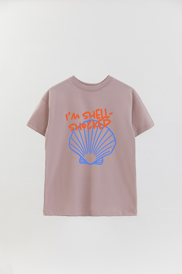 REMERA OVER ESTAMPADA I'M SHELL SHOCKED