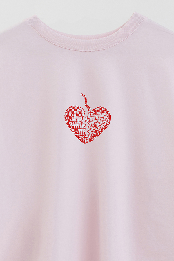 REMERA CROP ESTAMPADA VALENTINE CHARM