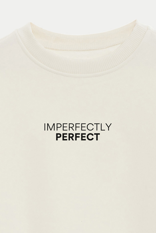 BUZO CROP ESTAMPADO MNM IMPERFECTLY PERFECT
