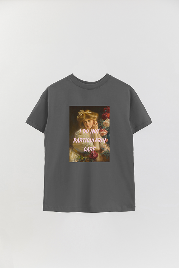 REMERA OVER ESTAMPADA ART COLLECTION 70 I DO NOT PARTICULARLY CARE