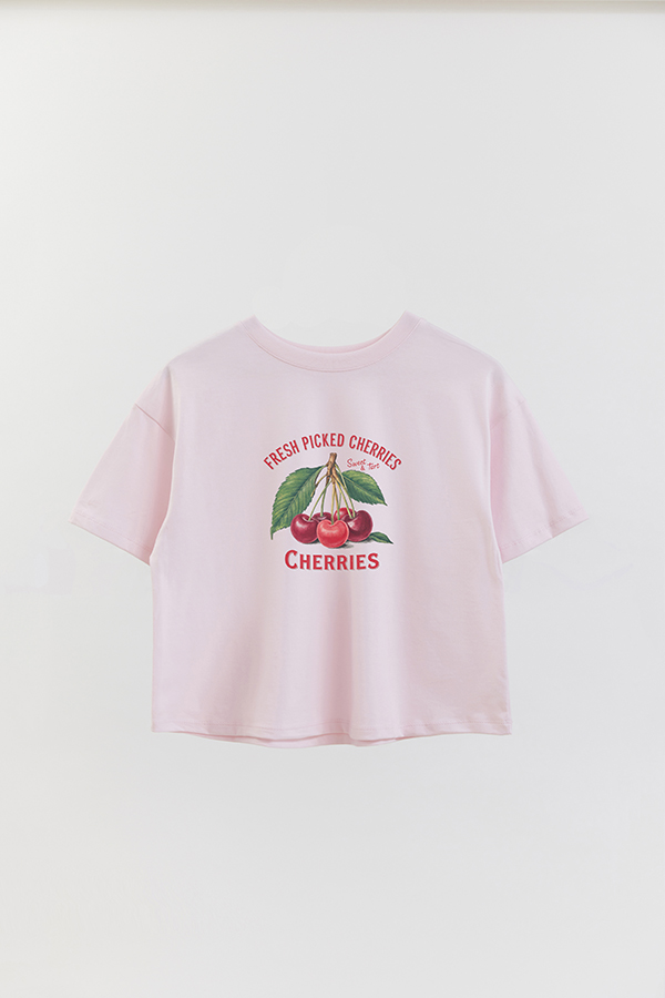 REMERA CROP ESTAMPADA HARVEST FRESH PICKED CHERRIES