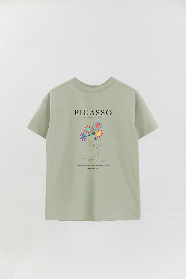 REMERA OVER ESTAMPADA ART COLLECTION PICASSO BAUQUET OF PEACE
