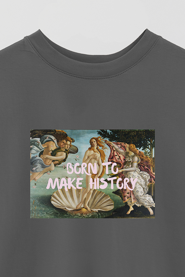 REMERA OVER ESTAMPADA ART COLLECTION 13 BORN TO MAKE HISTORY