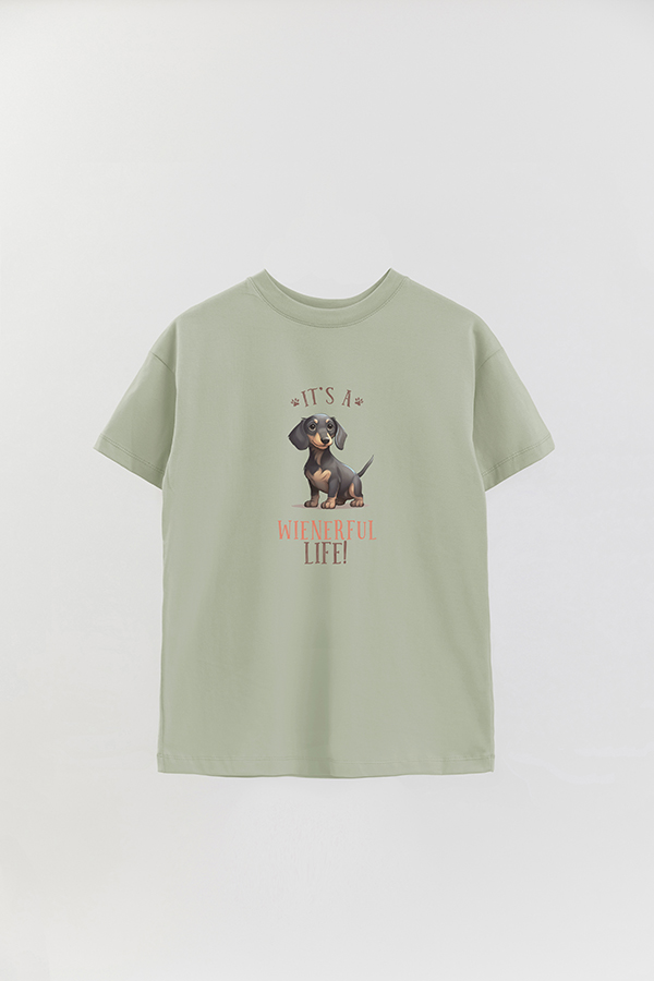 REMERA OVER ESTAMPADA DOG IT'S A WIENERFUL LIFE
