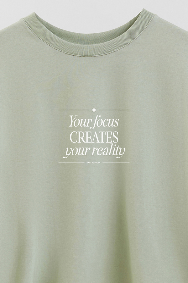 REMERA CROP ESTAMPADA YOUR FOCUS