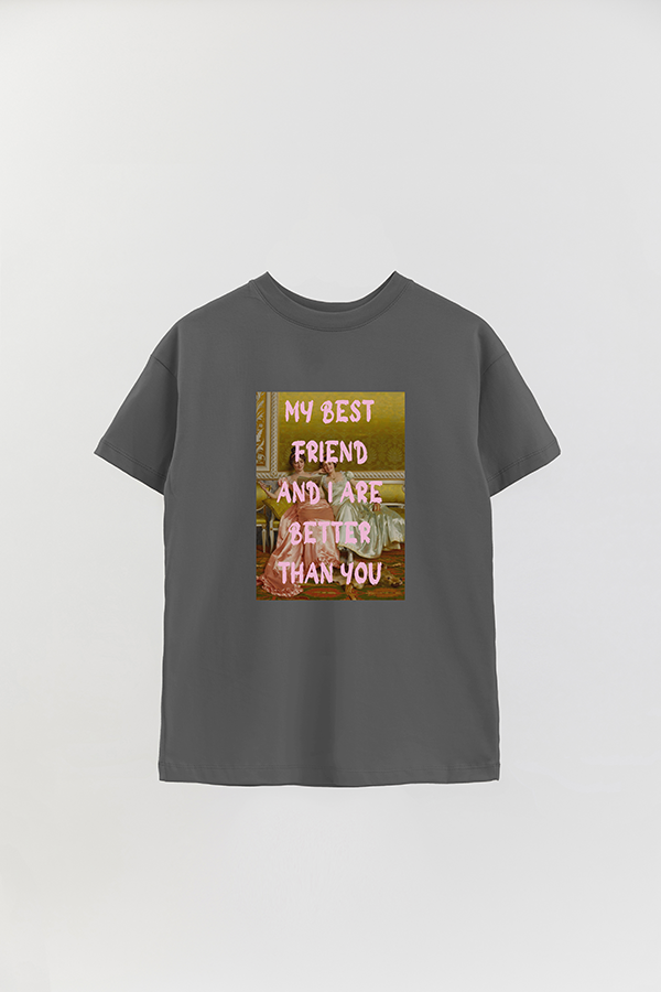 REMERA OVER ESTAMPADA ART COLLECTION 108 MY BEST FRIEND AND I