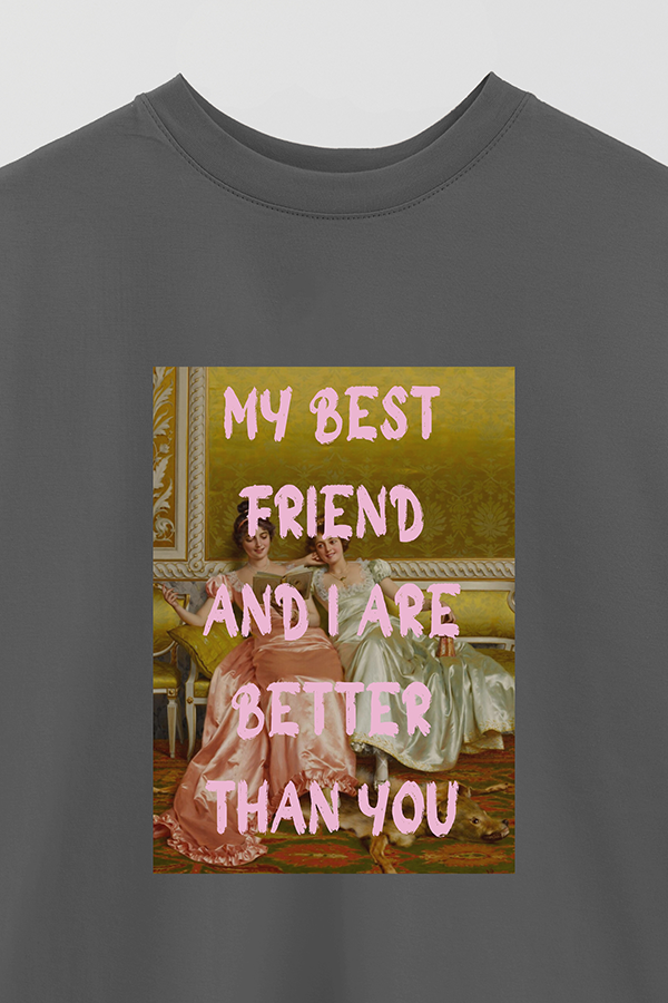 REMERA OVER ESTAMPADA ART COLLECTION 108 MY BEST FRIEND AND I