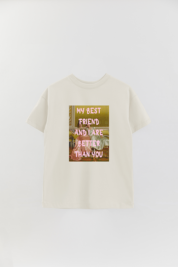 REMERA OVER ESTAMPADA ART COLLECTION 108 MY BEST FRIEND AND I