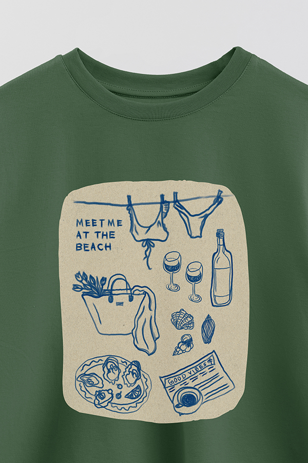 REMERA CROP ESTAMPADA BEACH MEET ME AT THE BEACH SAND