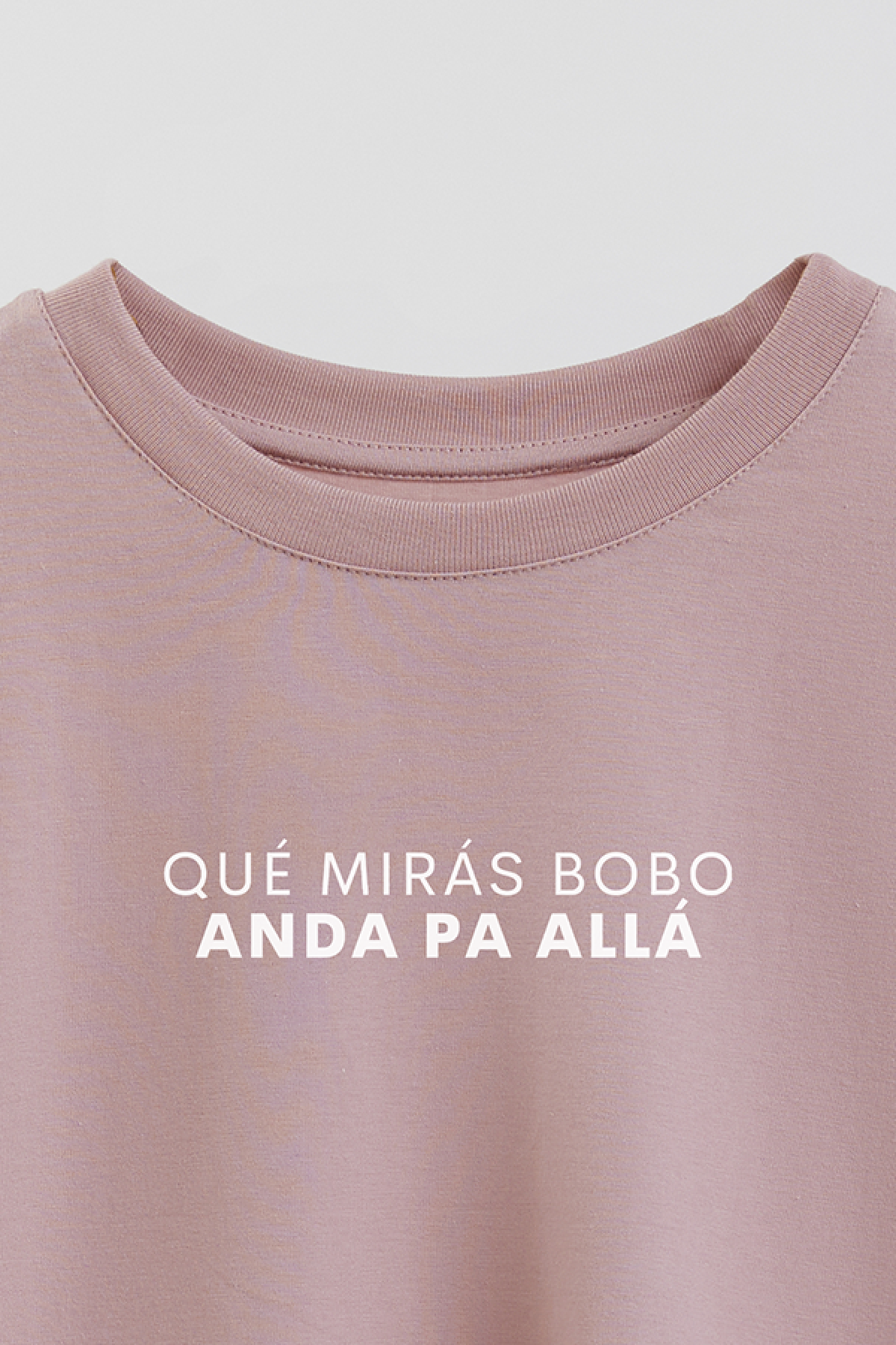 REMERA CROP ESTAMPADA WCV QUE MIRAS BOBO