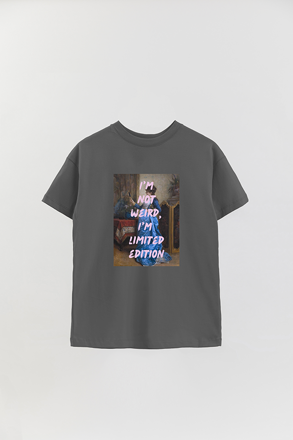 REMERA OVER ESTAMPADA ART COLLECTION 74 I'M NOT WEIRD