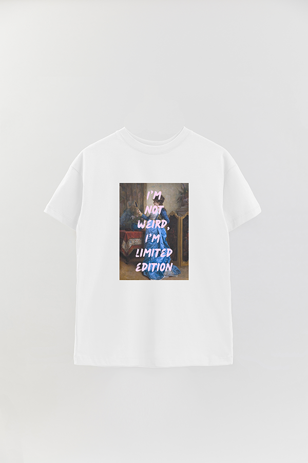 REMERA OVER ESTAMPADA ART COLLECTION 74 I'M NOT WEIRD