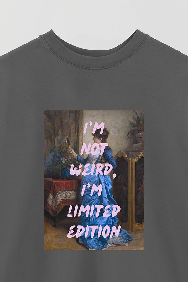 REMERA OVER ESTAMPADA ART COLLECTION 74 I'M NOT WEIRD