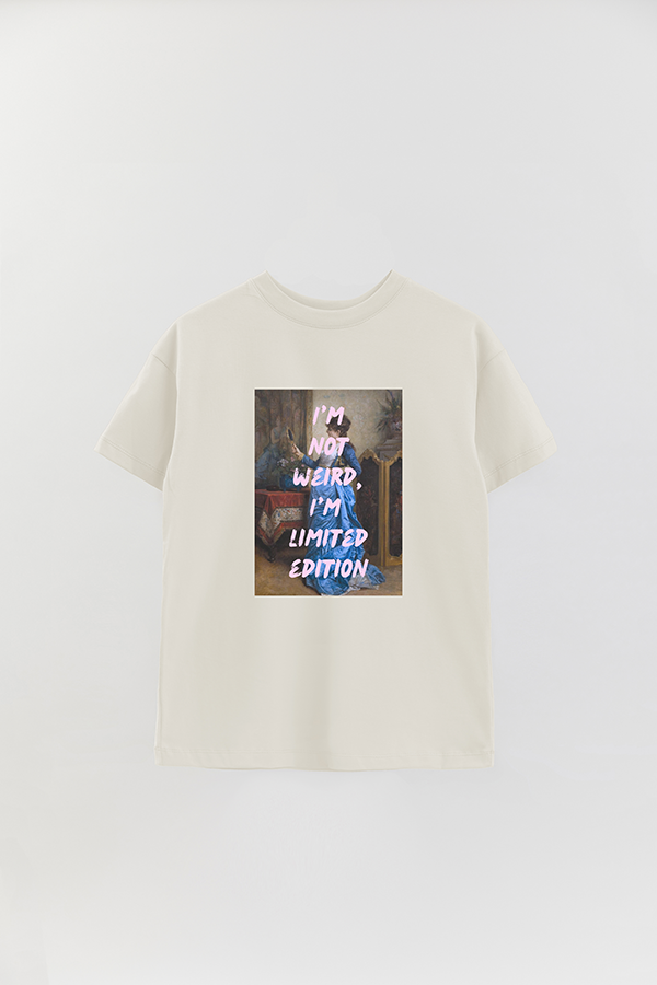 REMERA OVER ESTAMPADA ART COLLECTION 74 I'M NOT WEIRD