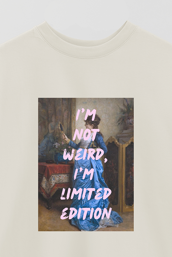REMERA OVER ESTAMPADA ART COLLECTION 74 I'M NOT WEIRD