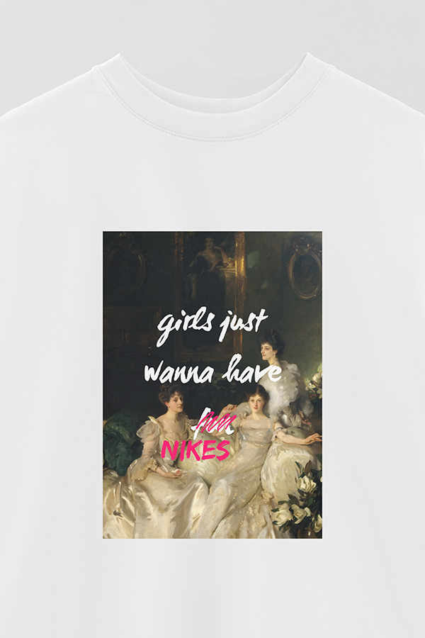 REMERA OVER ESTAMPADA ART COLLECTION 79 GIRLS JUST WANNA HAVE NIKES 2