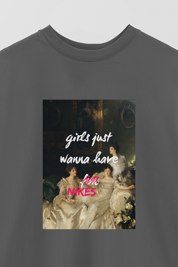 REMERA OVER ESTAMPADA ART COLLECTION 79 GIRLS JUST WANNA HAVE NIKES 2