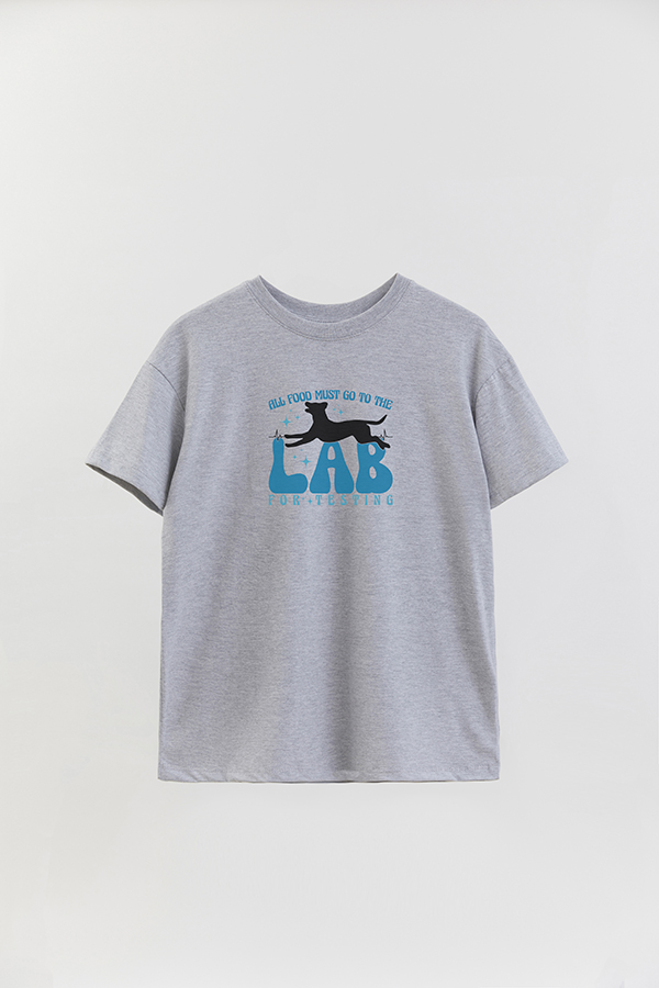 REMERA OVER ESTAMPADA DOG ALL FOOD MUST GO TO THE LAB FOR TASTING