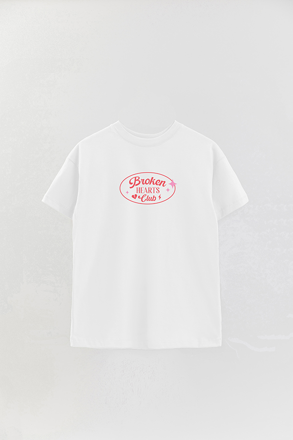 REMERA OVER ESTAMPADA VALENTINE BUNDLE BROKEN HEARTS CLUB