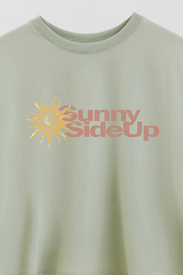 REMERA CROP ESTAMPADA SUNNY SIDE UP
