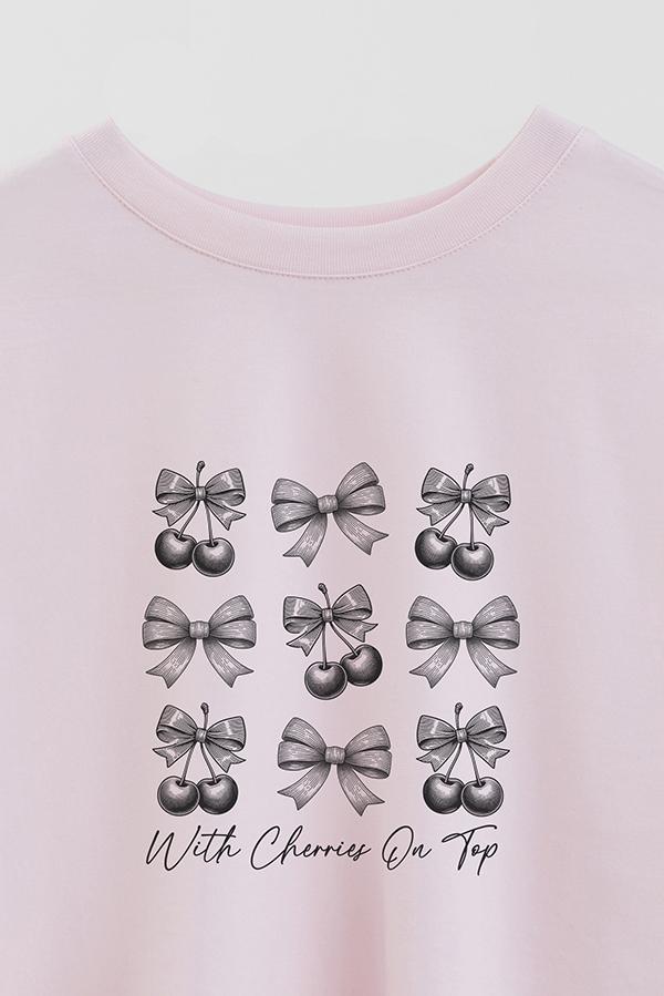 REMERA CROP ESTAMPADA COQUETTE WITH CHERRIES ON TOP
