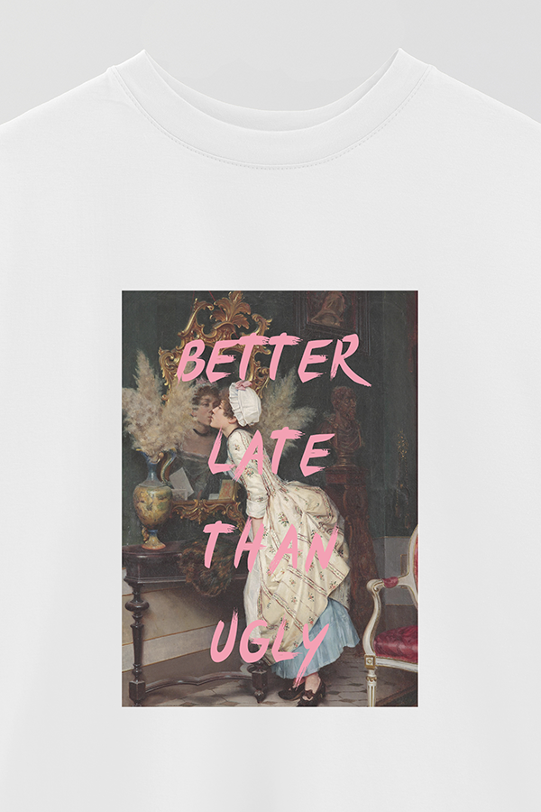 REMERA OVER ESTAMPADA ART COLLECTION 99 BETTER LATE