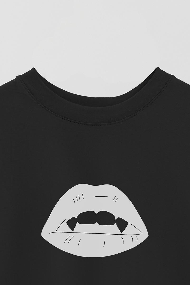 REMERA OVER ESTAMPADA UNISEX VAMPIRE