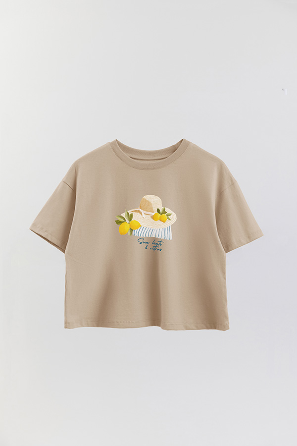 REMERA CROP ESTAMPADA COASTAL SUN HATS CITRUS