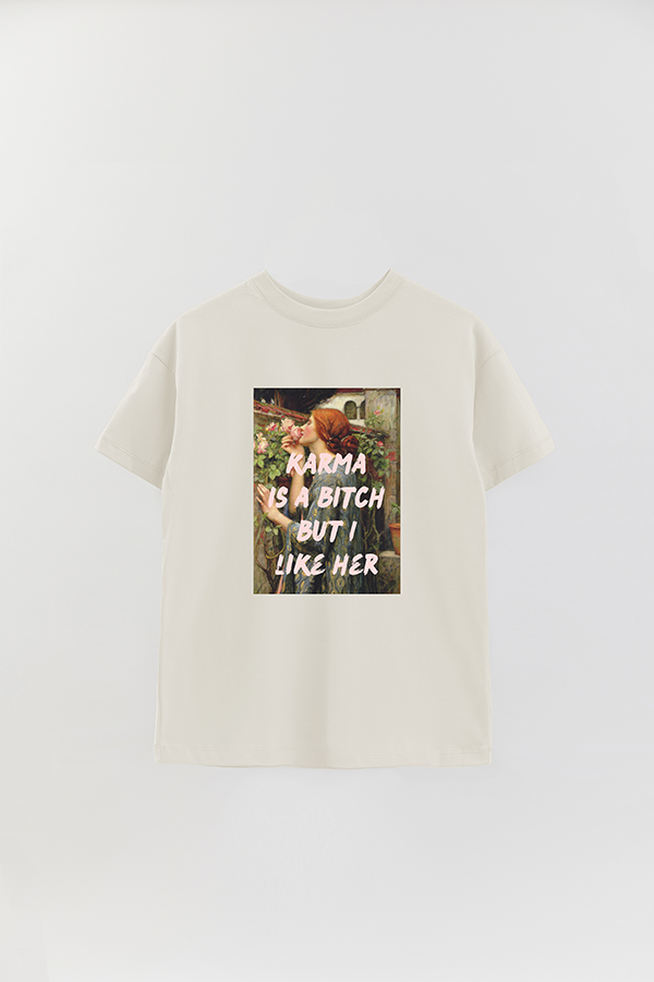 REMERA OVER ESTAMPADA ART COLLECTION 47 KARMA IS A BITCH