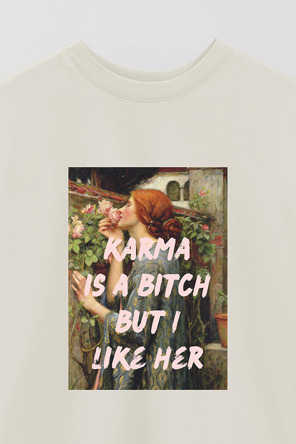 REMERA OVER ESTAMPADA ART COLLECTION 47 KARMA IS A BITCH