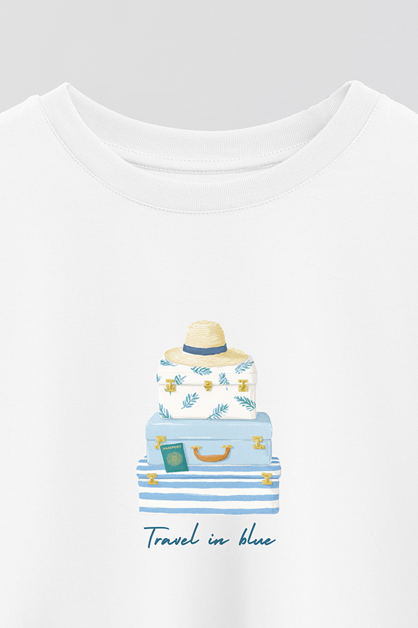 REMERA CROP ESTAMPADA COASTAL TRAVEL IN BLUE