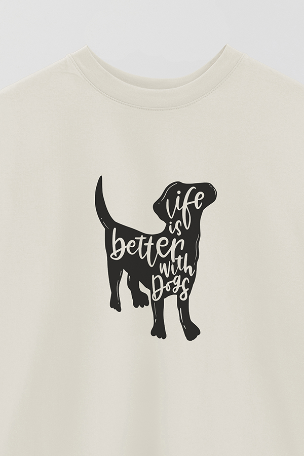 REMERA OVER ESTAMPADA DOG LIFE IS BETTER WITH DOGS