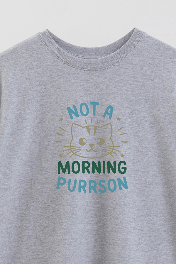 REMERA OVER ESTAMPADA CAT NOT A MORNING PURSON