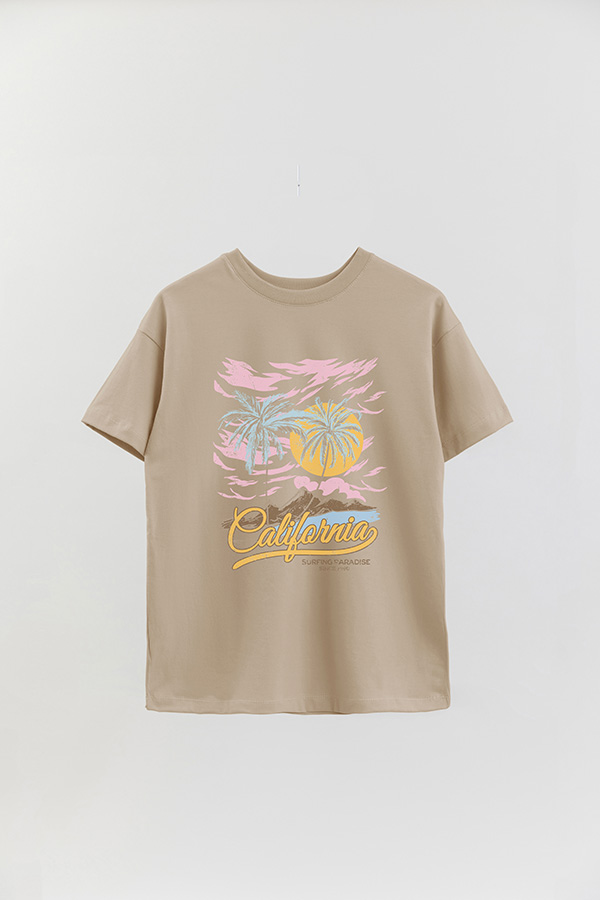 REMERA OVER ESTAMPADA CALIFORNIA SURFING PARADISE