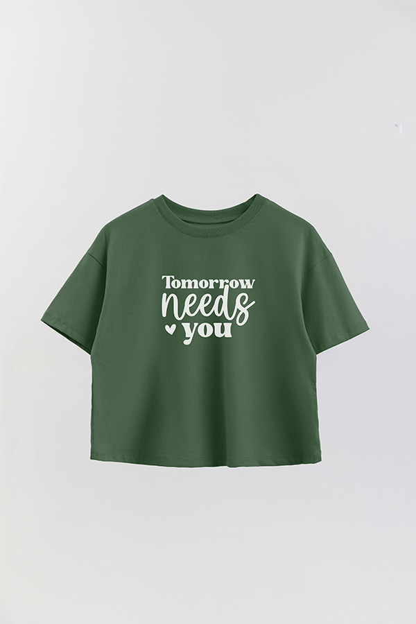 REMERA CROP ESTAMPADA GR TOMORROW NEEDS YOU