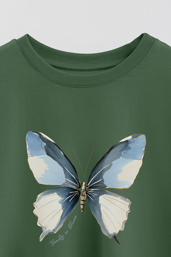 REMERA CROP ESTAMPADA COASTAL BEAUTY IN STILLNESS