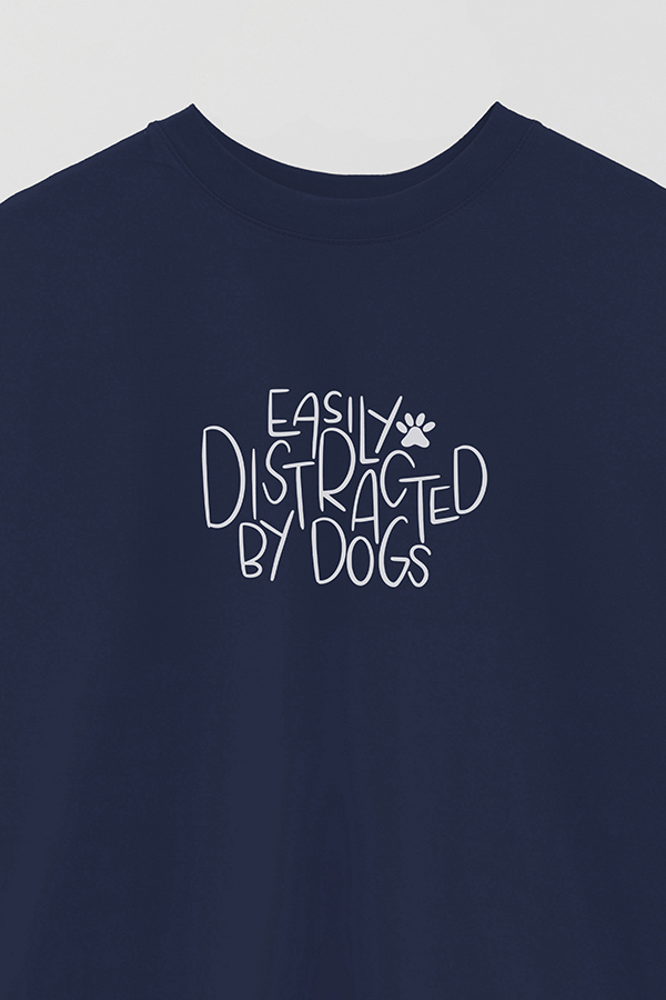 REMERA OVER ESTAMPADA DOG EASILY DISTRACTED BY DOGS