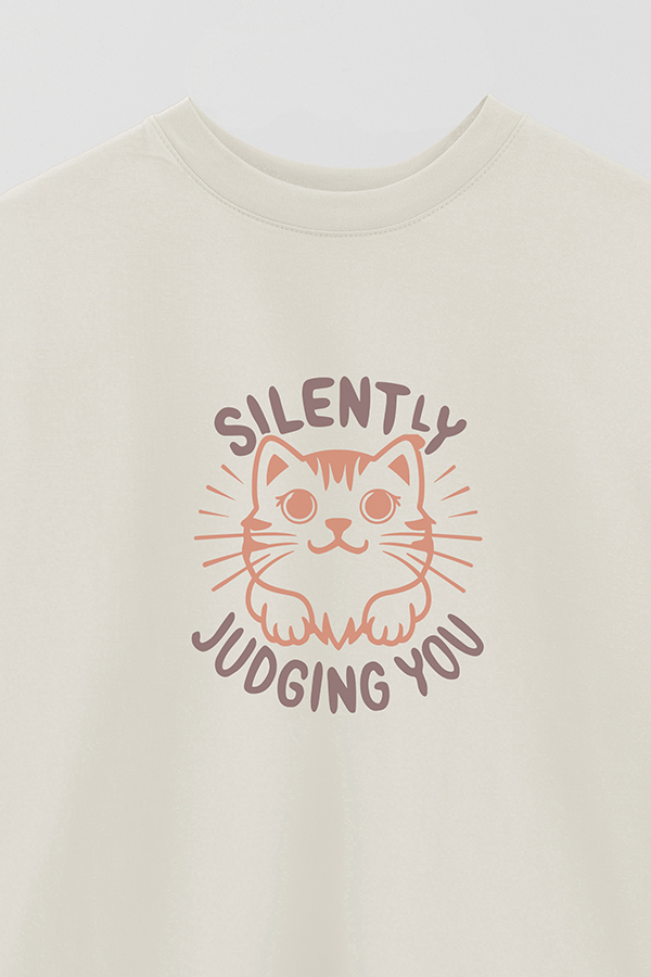 REMERA OVER ESTAMPADA CAT SILENTLY JUDGING YOU
