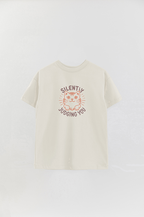 REMERA OVER ESTAMPADA CAT SILENTLY JUDGING YOU
