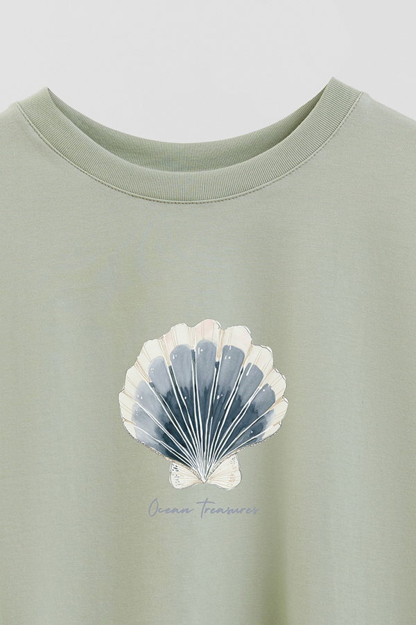 REMERA CROP ESTAMPADA COASTAL OCEAN TREASURES