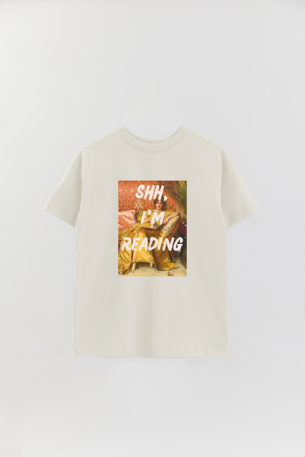 REMERA OVER ESTAMPADA ART COLLECTION 40 SHH I'M READING