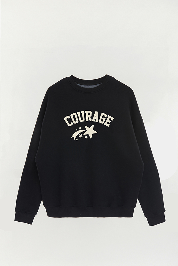 BUZO CREWNECK ESTAMPADO VARSITY COURAGE