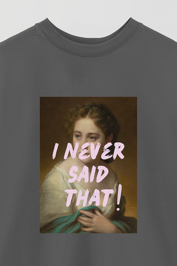 REMERA OVER ESTAMPADA ART COLLECTION 72 I NEVER SAID THAT