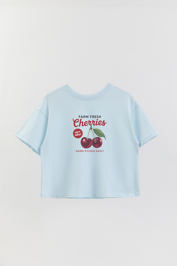 REMERA CROP ESTAMPADA HARVEST FARM FRESH CHERRIES