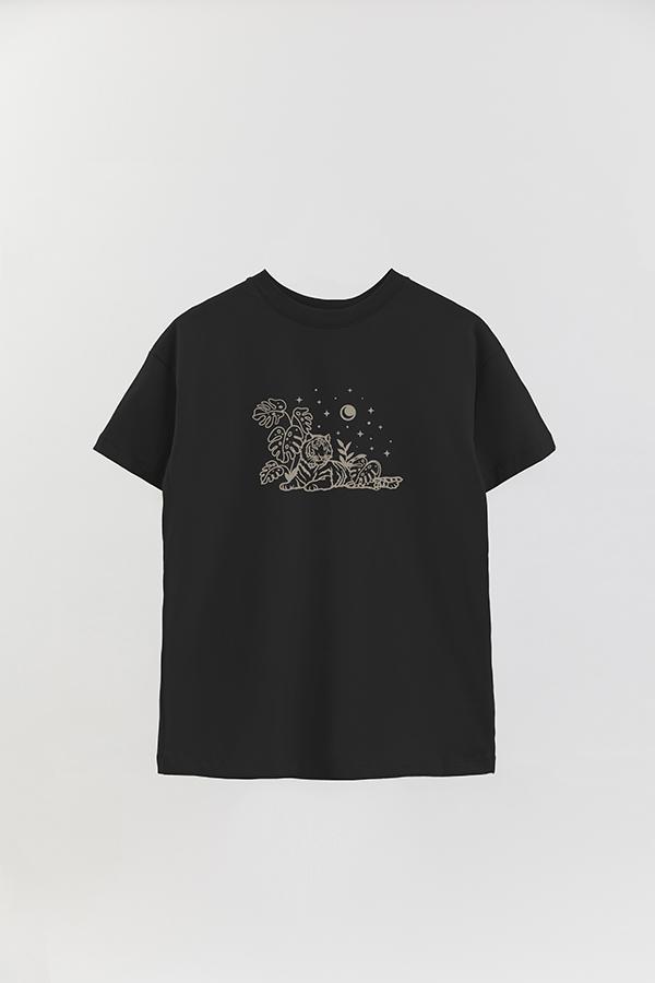 REMERA OVER ESTAMPADA TGR TIGER IN THE NIGHT