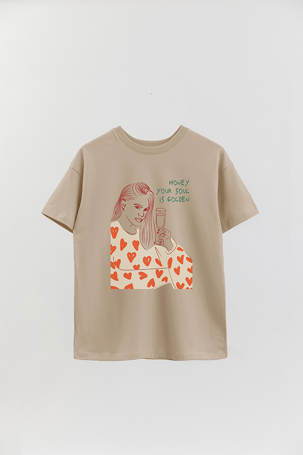 REMERA OVER ESTAMPADA HONEY YOUR SOUL IS GOLDEN