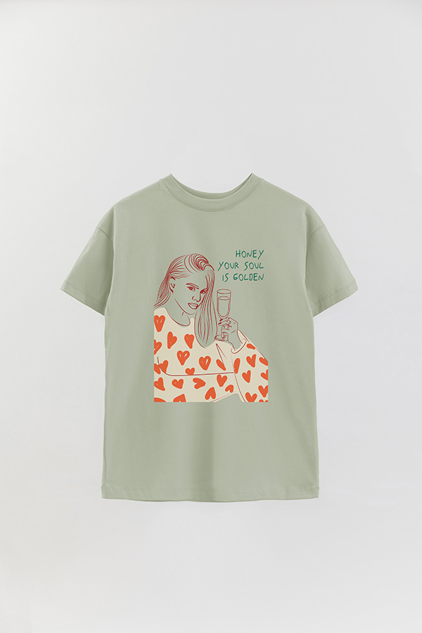 REMERA OVER ESTAMPADA HONEY YOUR SOUL IS GOLDEN